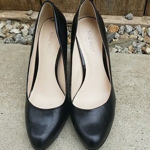 Nine West black pumps